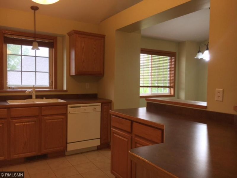 1342 Mcandrews Rd E, Burnsville, MN 55337