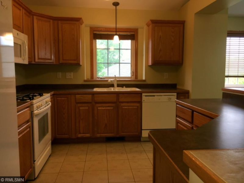 1342 Mcandrews Rd E, Burnsville, MN 55337