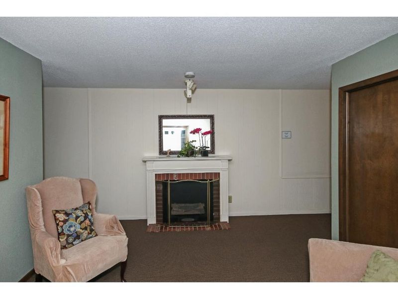 408 3rd St N #101, Stillwater, MN 55082