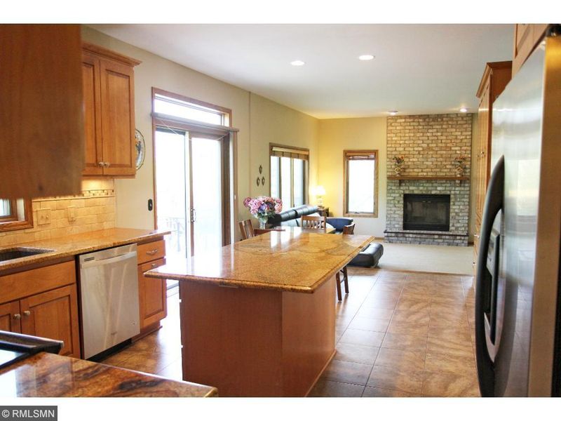 1400 Interlachen Cir, Woodbury, MN 55125