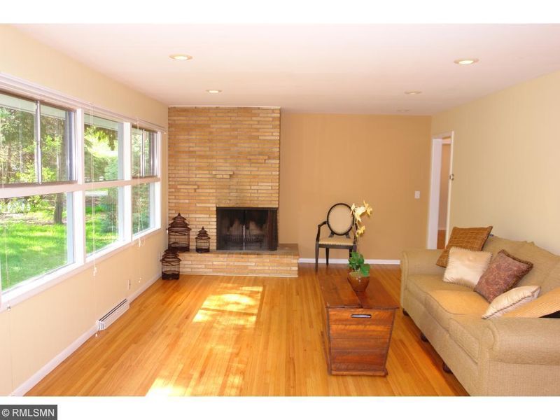 1004 Sunset Dr S, Minnetonka, MN 55305