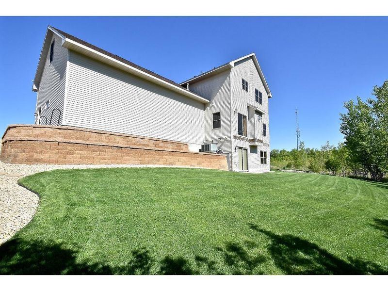 5913 Deer Cir, Monticello, MN 55362