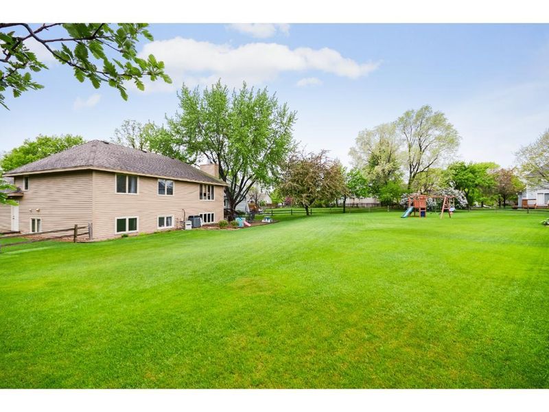 8955 Ashley Ter, Brooklyn Park, MN 55443
