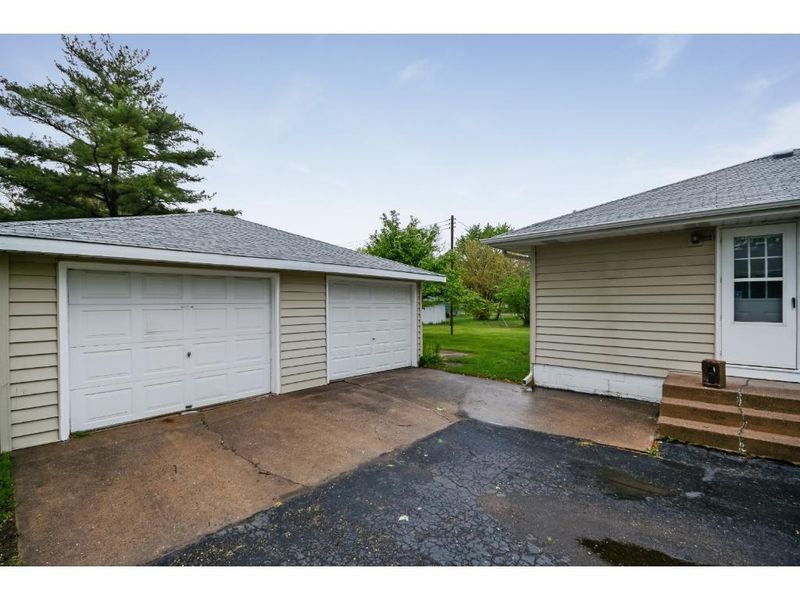 7049 Kentucky Ave N, Brooklyn Park, MN 55428