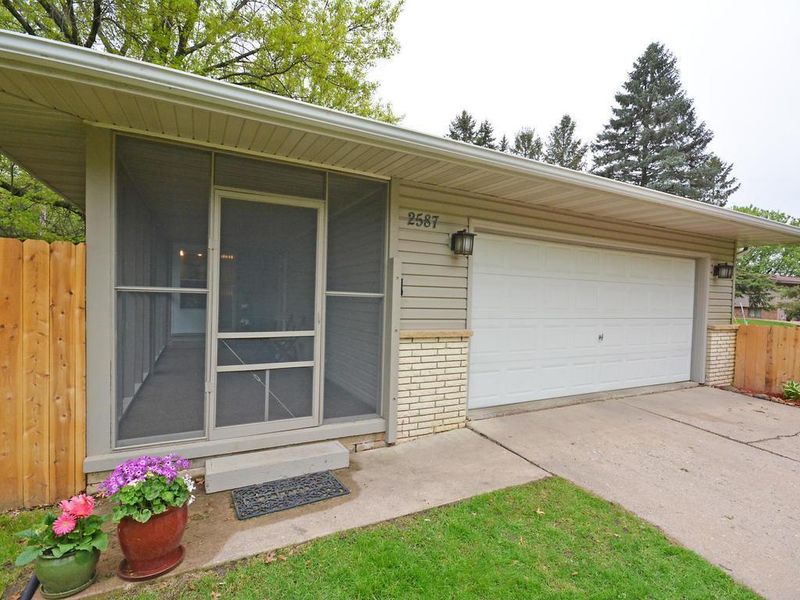 2587 Gershwin Ave N, Oakdale, MN 55128