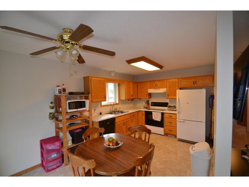 904 3rd Ave SW, Isanti, MN 55040