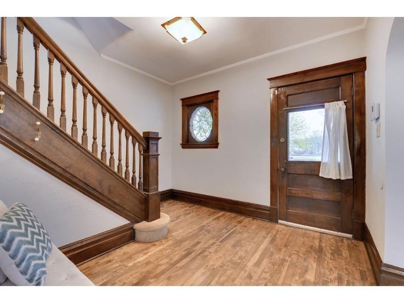 1282 Charles Ave, Saint Paul, MN 55104