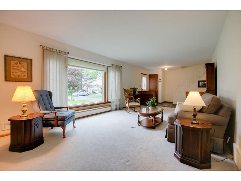 13728 E Wellington Crescent, Burnsville, MN 55337