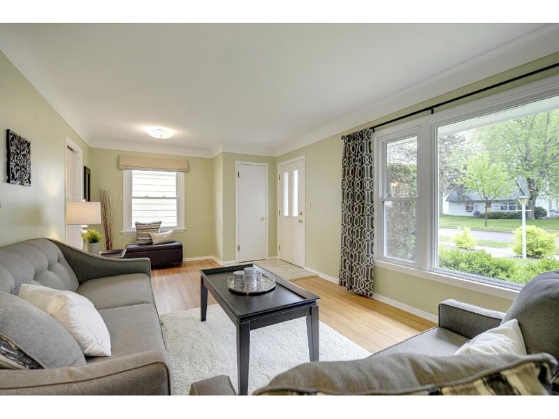 2027 Itasca Ave, Saint Paul, MN 55116