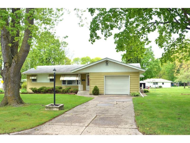 207 Hickory Ave, Montgomery, MN 56069