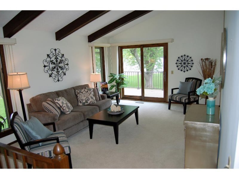 265 Peninsula Rd, Medicine Lake, MN 55441