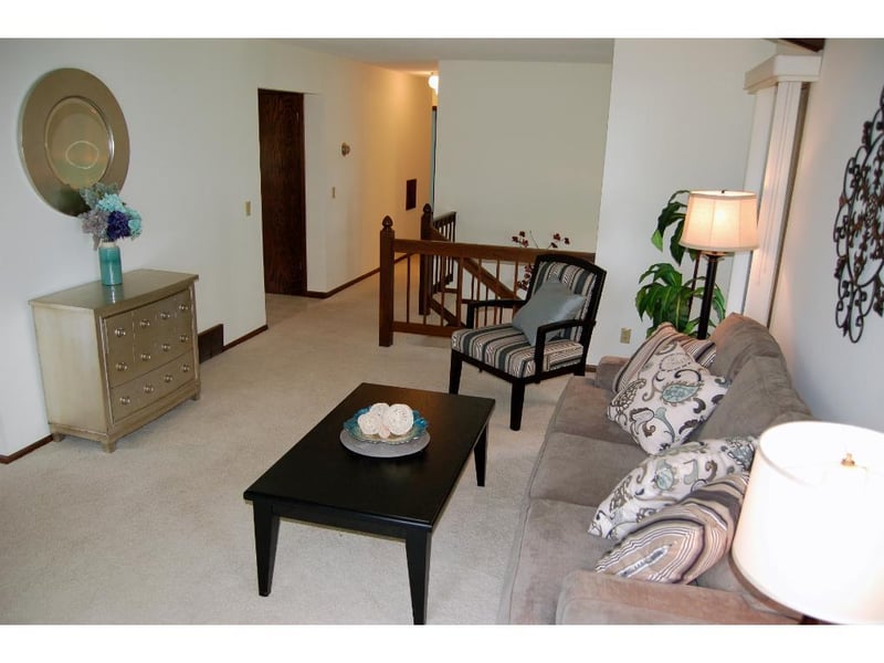 265 Peninsula Rd, Medicine Lake, MN 55441