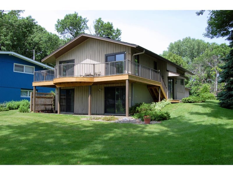 265 Peninsula Rd, Medicine Lake, MN 55441