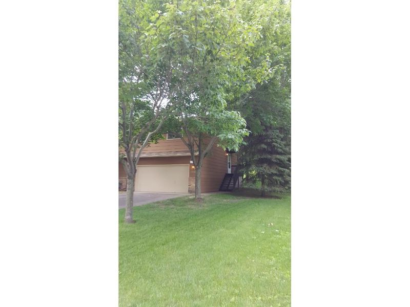 1020 Eastview Cir, Shakopee, MN 55379