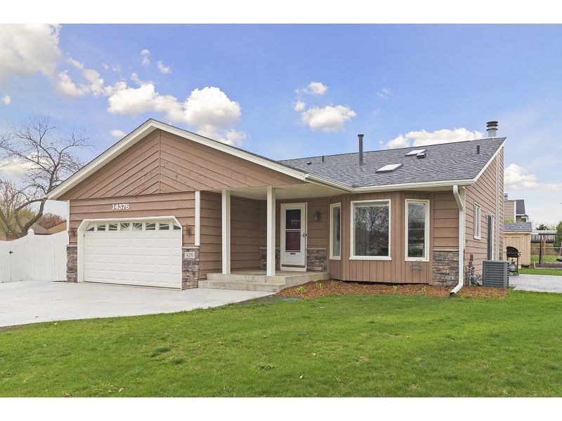 14376 Embry Ct, Apple Valley, MN 55124