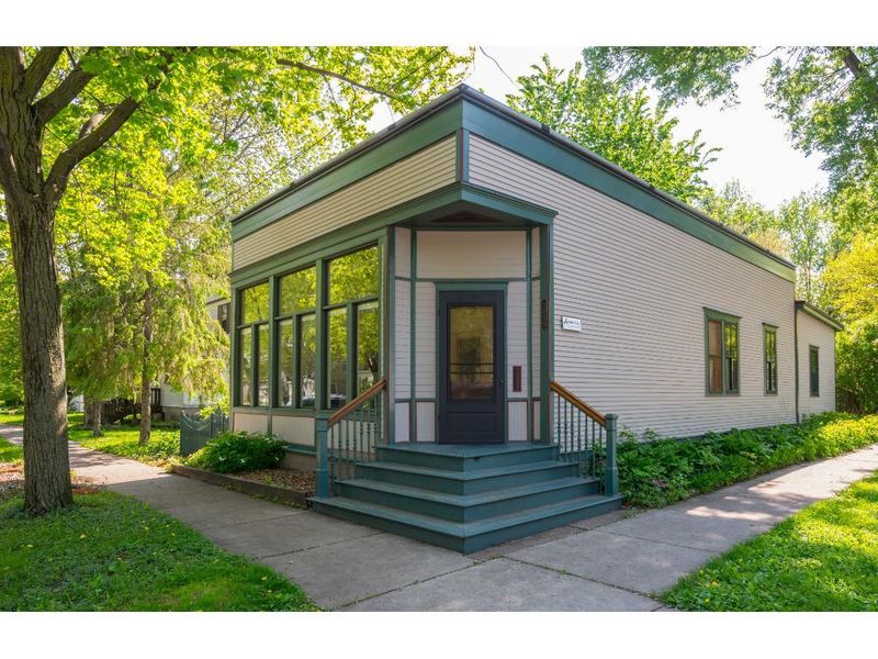 1055 25th Ave SE, Minneapolis, MN 55414