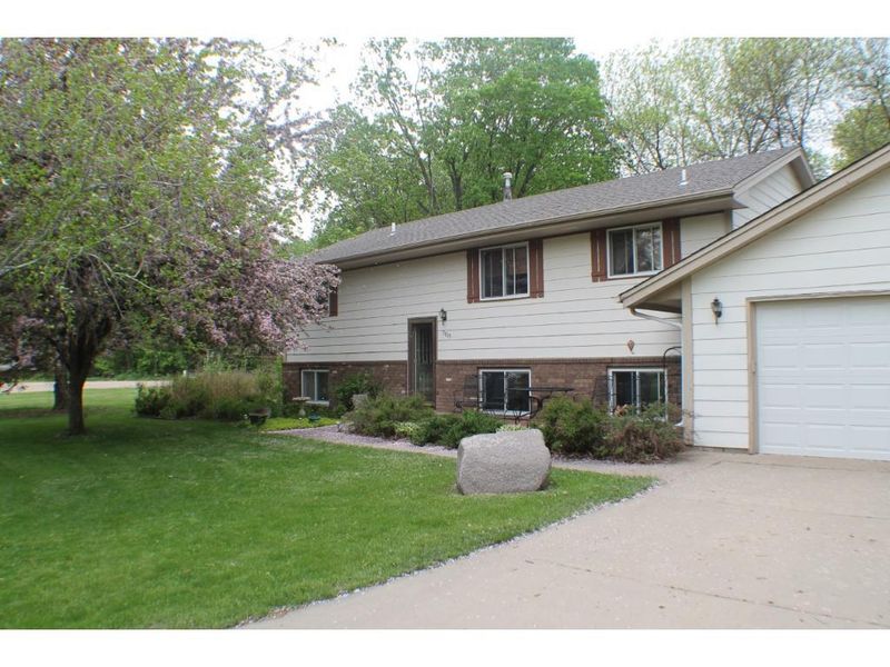 9829 Creekview Cir, Rogers, MN 55374