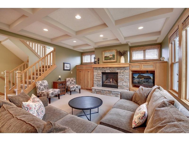 3416 Crestmoor Dr, Woodbury, MN 55125