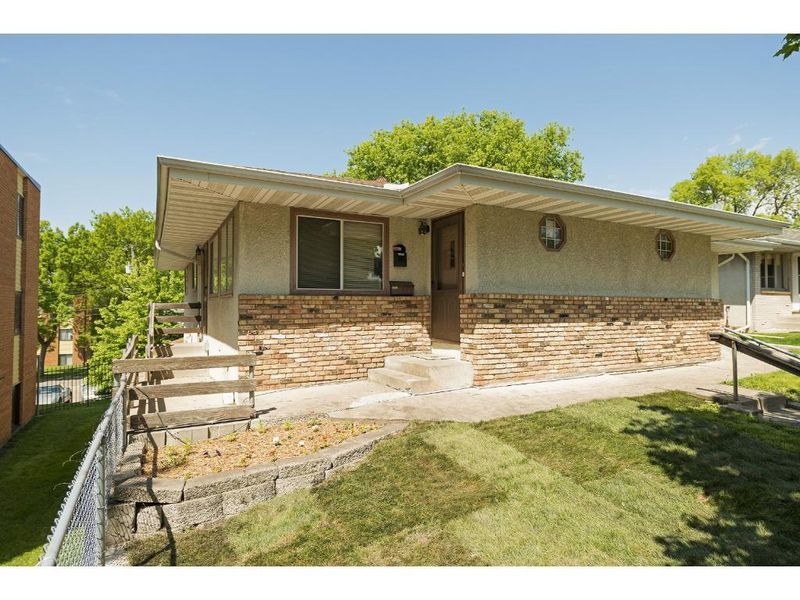 1828 Garfield St NE, Minneapolis, MN 55418