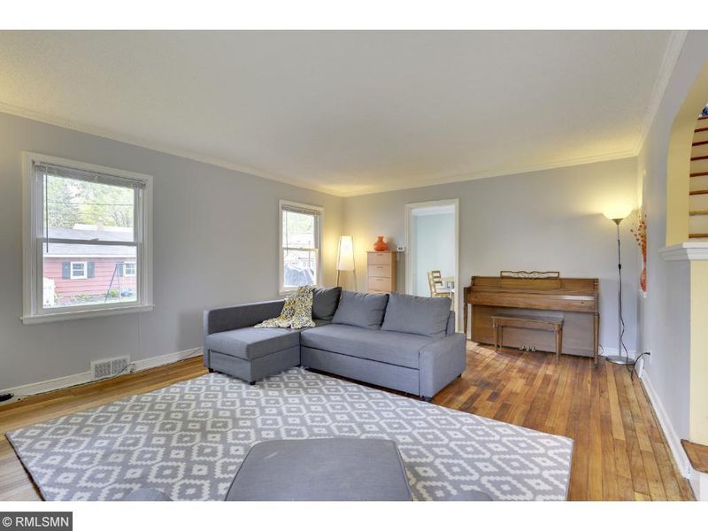 1263 Galtier St, Saint Paul, MN 55117