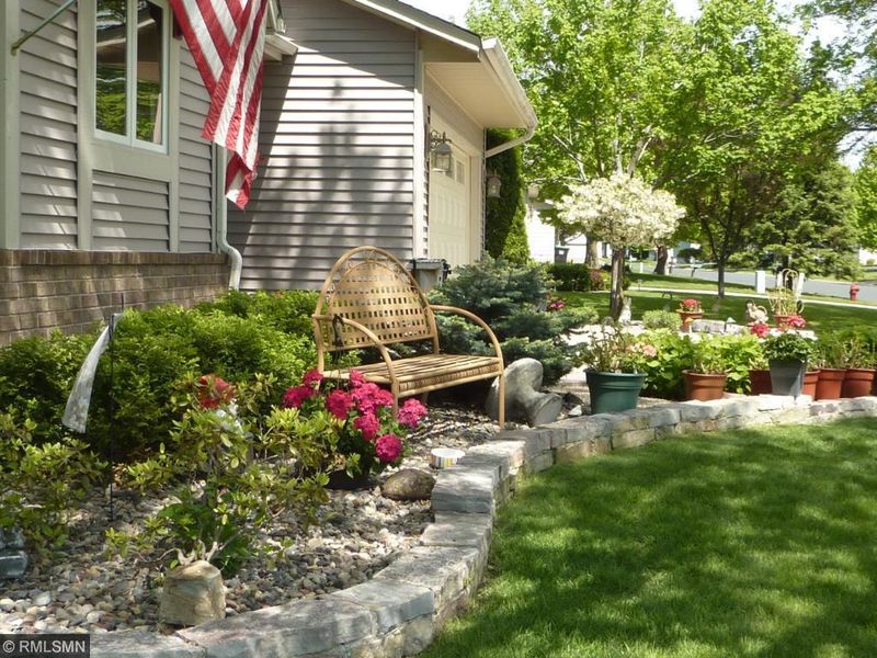 9525 Niagara Ln N, Maple Grove, MN 55369