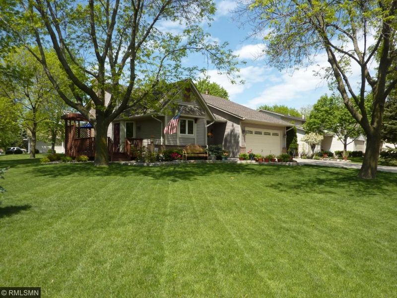 9525 Niagara Ln N, Maple Grove, MN 55369
