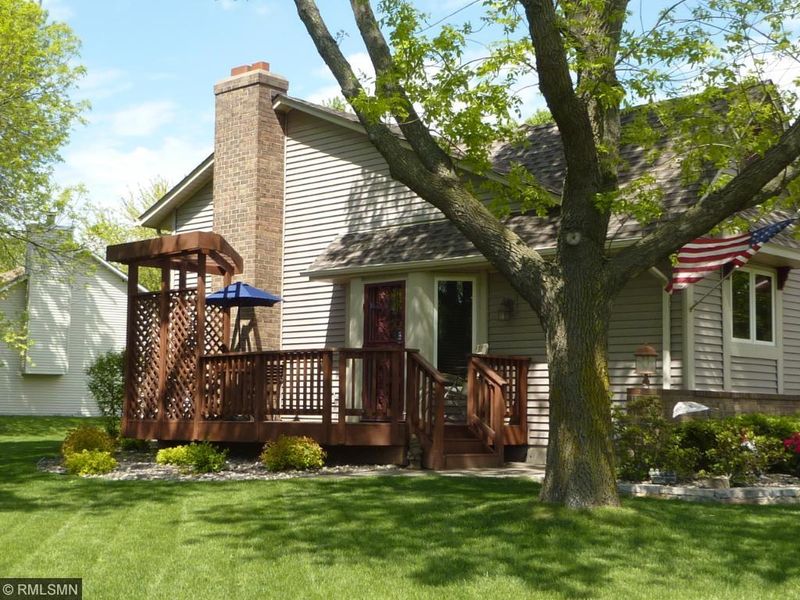 9525 Niagara Ln N, Maple Grove, MN 55369