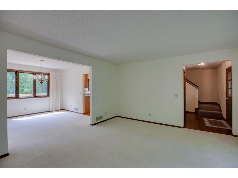 15101 Williams Ln, Minnetonka, MN 55345