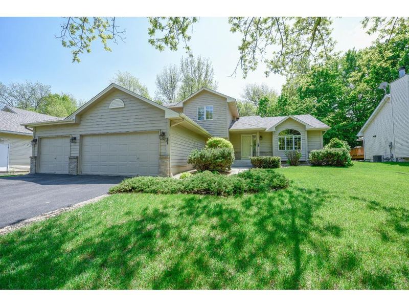 5497 River Wood Dr, Savage, MN 55378