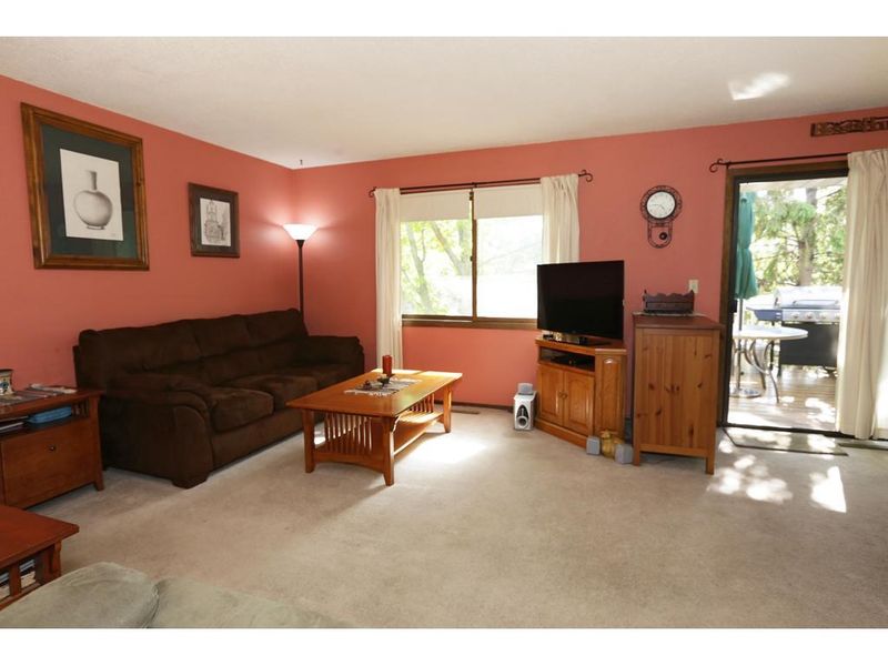 11121 Vessey Cir, Bloomington, MN 55437