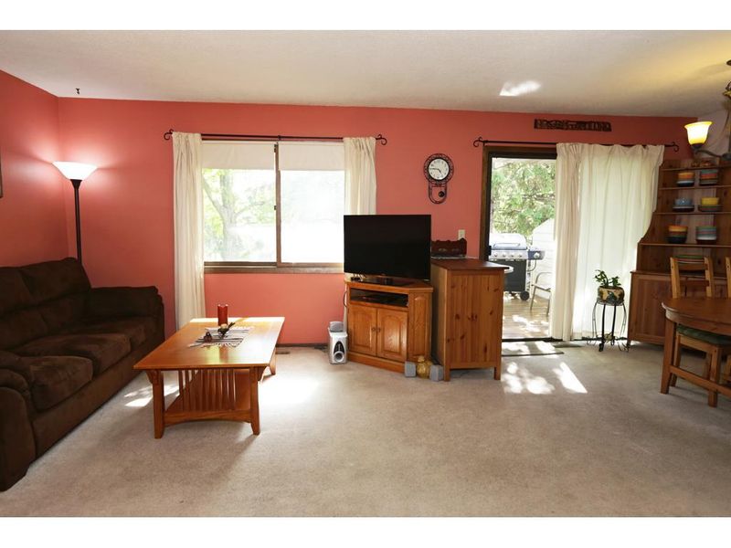 11121 Vessey Cir, Bloomington, MN 55437