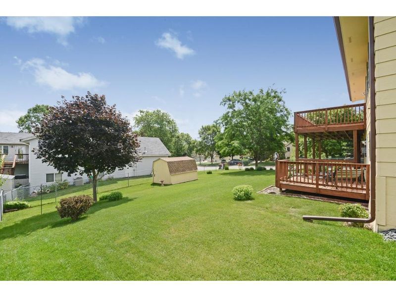 2381 Heath Ave N, Oakdale, MN 55128