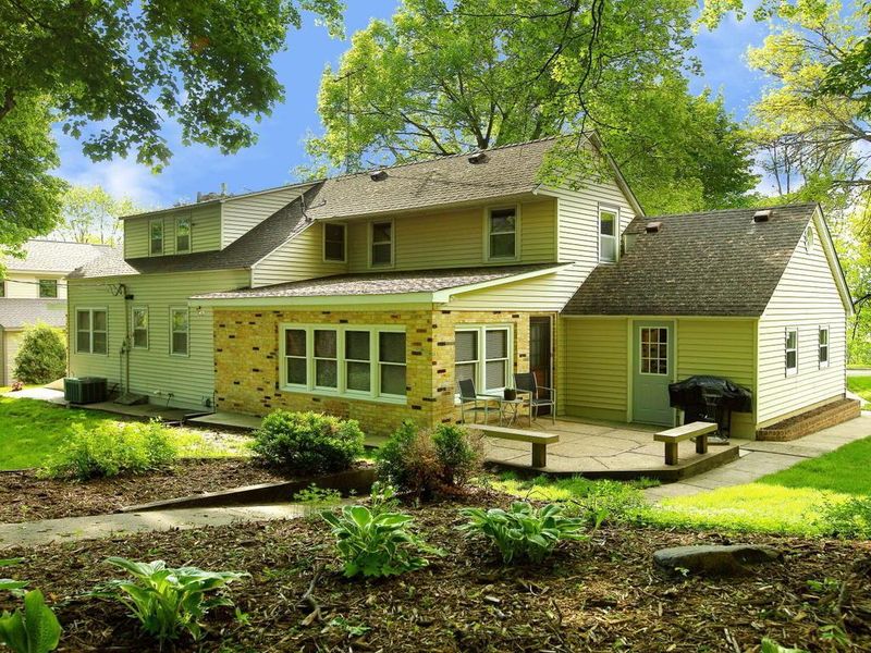 124 Lake Ave E, Winsted, MN 55395