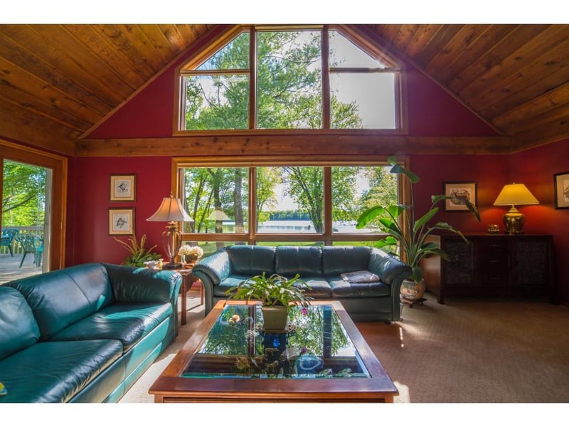 189 Peninsula Rd, Medicine Lake, MN 55441
