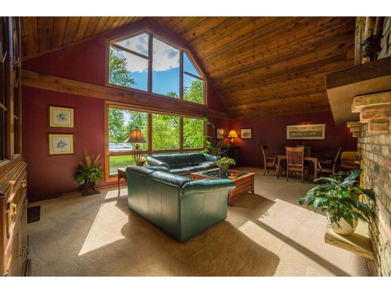 189 Peninsula Rd, Medicine Lake, MN 55441