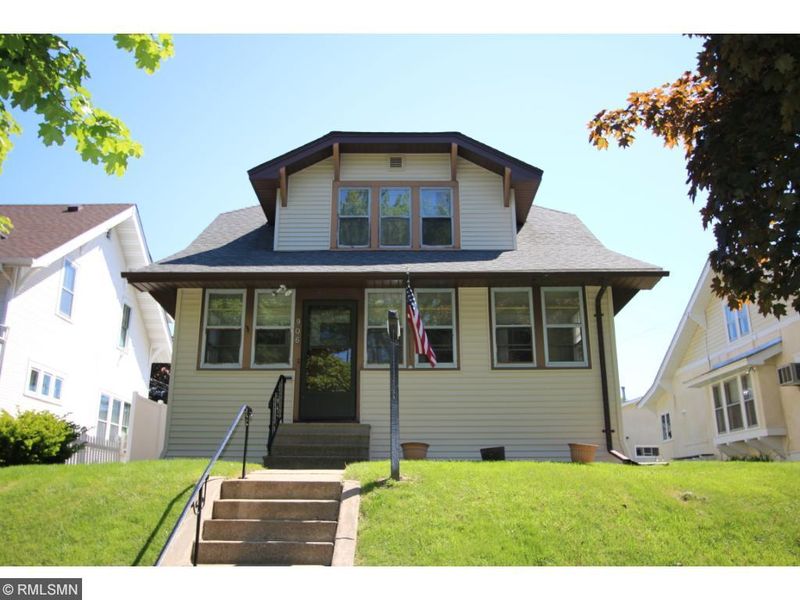 906 Hyacinth Ave E, Saint Paul, MN 55106