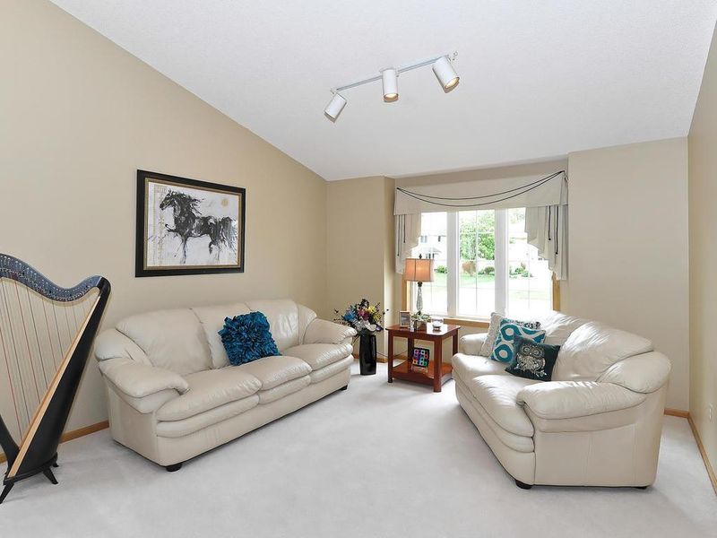 8158 Kimberly Ln N, Maple Grove, MN 55311