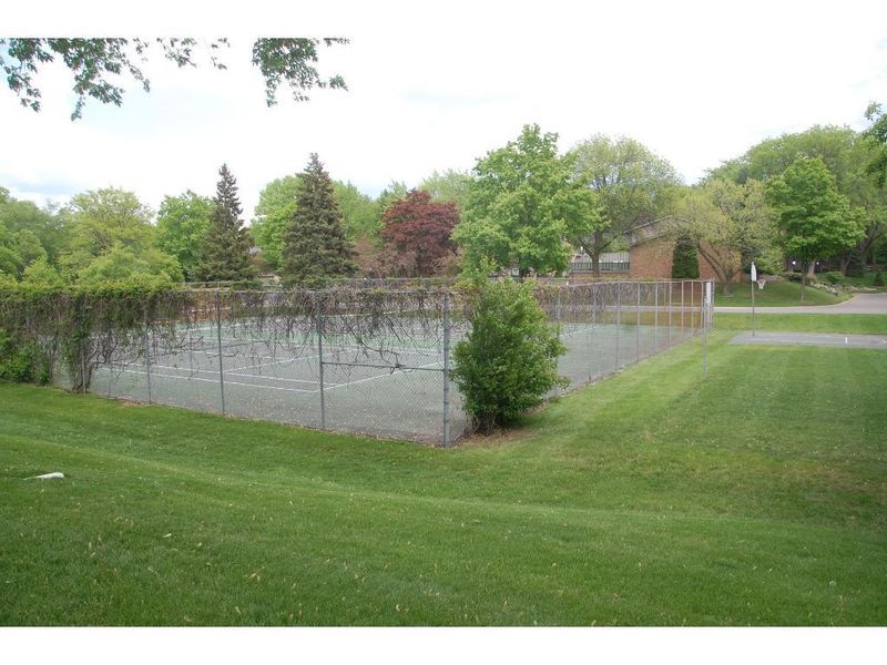 127 Windsor Ct, New Brighton, MN 55112