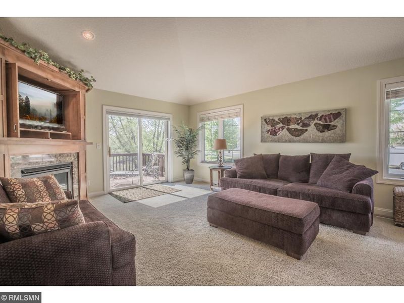 8800 Yellowstone Ln N, Maple Grove, MN 55311
