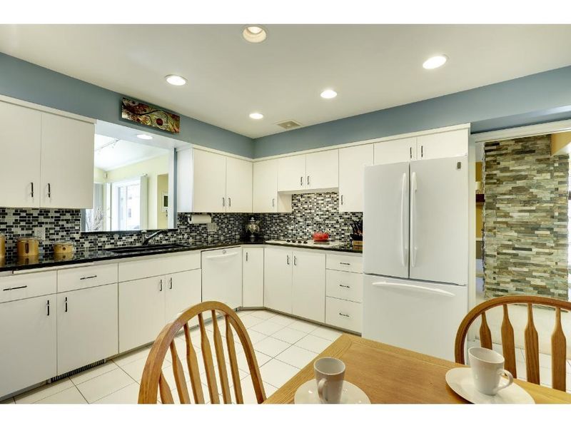 2525 Zinran Ave S, Saint Louis Park, MN 55426