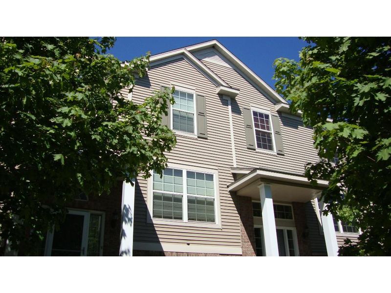 902 Ledgestone Dr, Mahtomedi, MN 55115