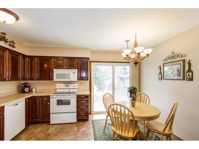 318 Moreland Cir, West Saint Paul, MN 55118