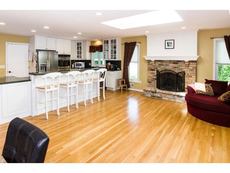 15603 Summit Dr, Eden Prairie, MN 55347
