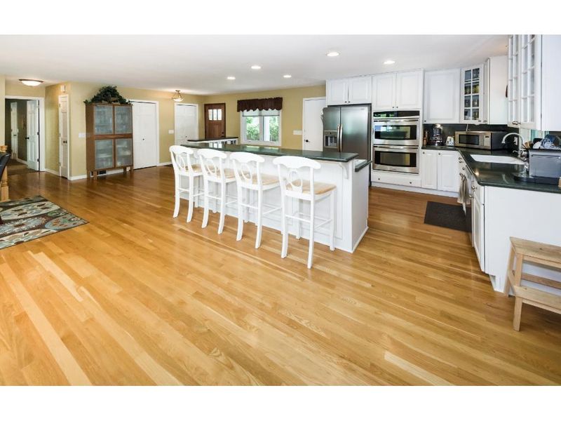 15603 Summit Dr, Eden Prairie, MN 55347