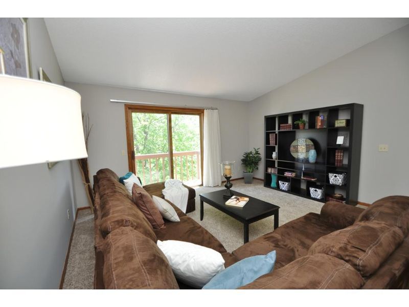 3306 Greenbrier St, Vadnais Heights, MN 55127