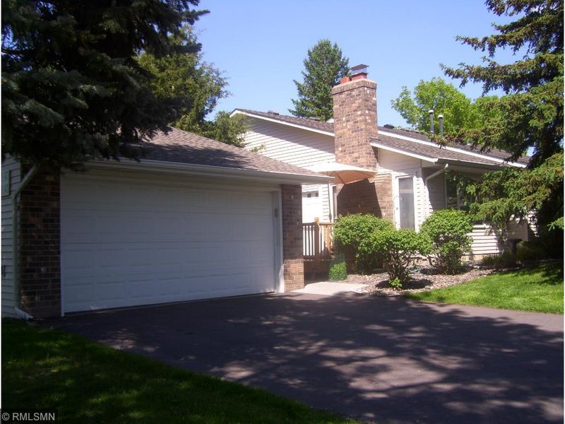 9470 Ranchview Ln N, Maple Grove, MN 55369