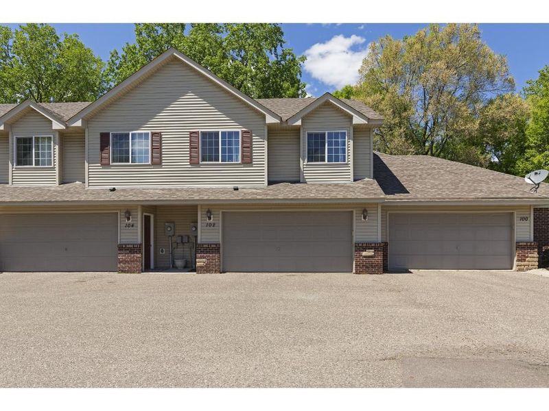 102 Firebarn Rd, Circle Pines, MN 55014