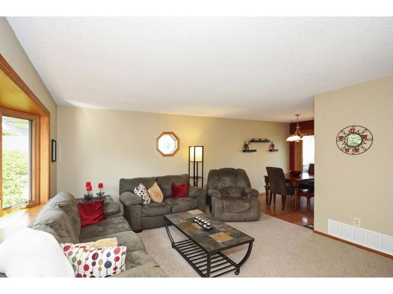 9767 Juniper St NW, Coon Rapids, MN 55433
