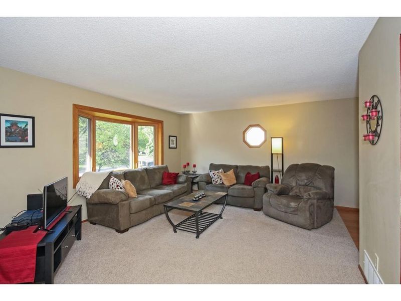 9767 Juniper St NW, Coon Rapids, MN 55433