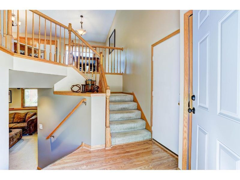 2431 Mailand Rd E, Maplewood, MN 55119